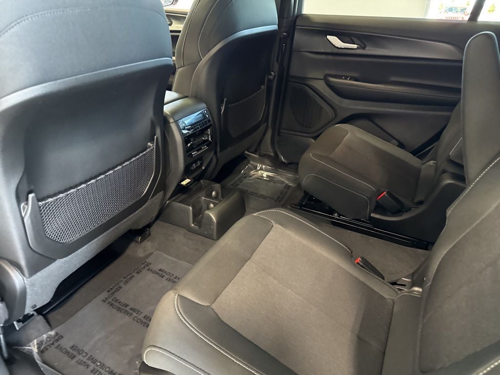 2026 Jeep Grand Cherokee GRAND CHEROKEE L LAREDO X 4X4