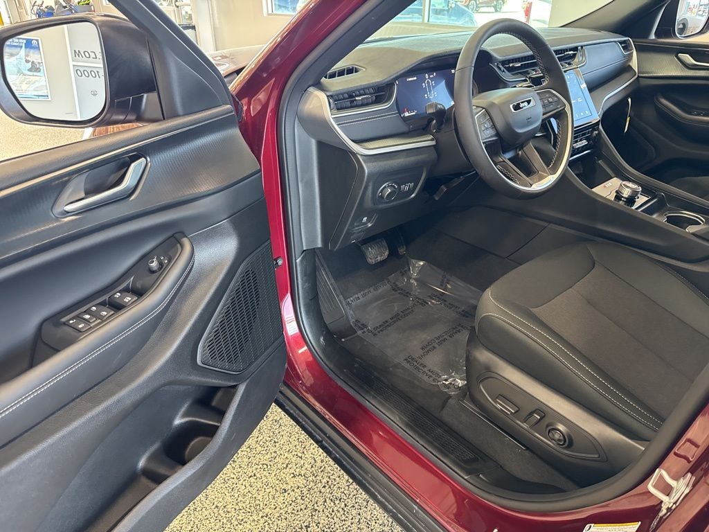 2026 Jeep Grand Cherokee GRAND CHEROKEE L LAREDO X 4X4