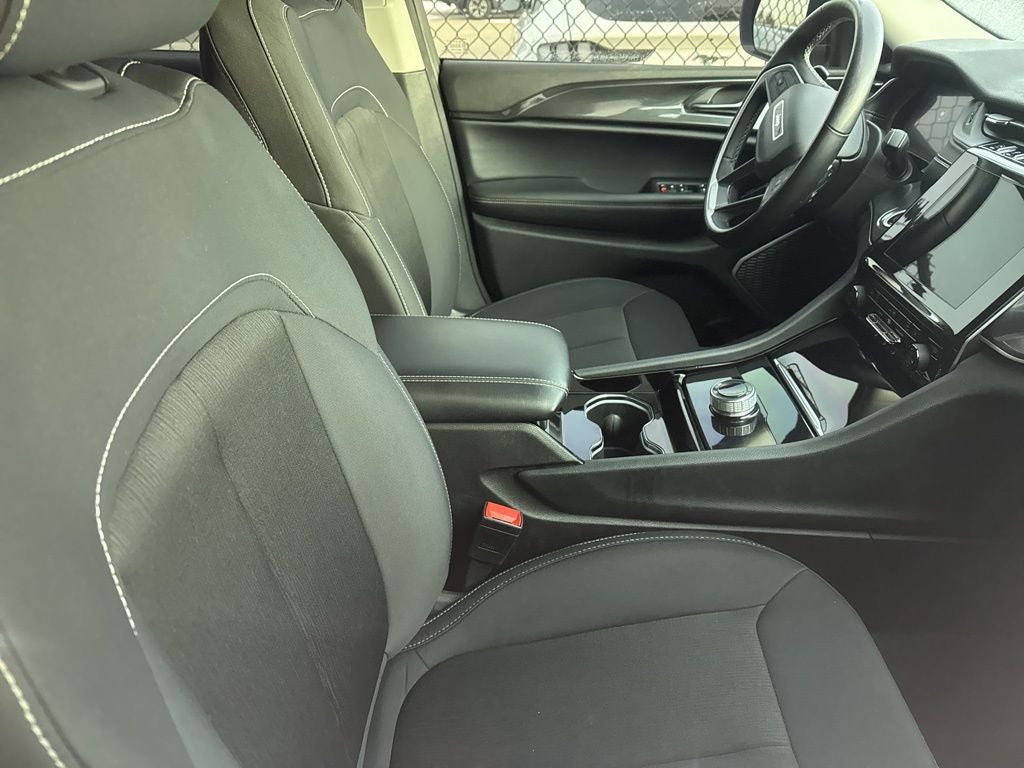 2022 Jeep Grand Cherokee L Laredo 4x4