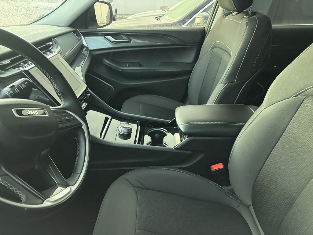 2022 Jeep Grand Cherokee L Laredo 4x4