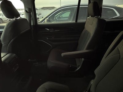 2022 Jeep Grand Cherokee L Laredo 4x4