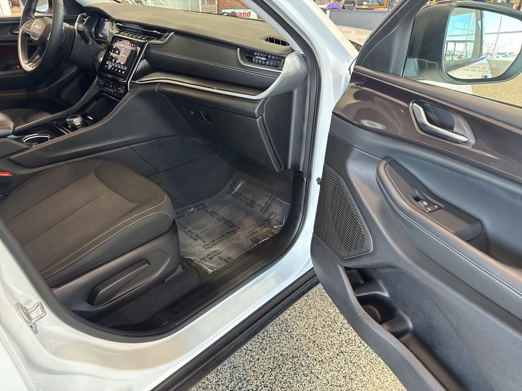 2023 Jeep Grand Cherokee L Laredo 4x4