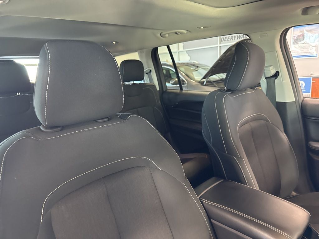 2023 Jeep Grand Cherokee L Laredo 4x4