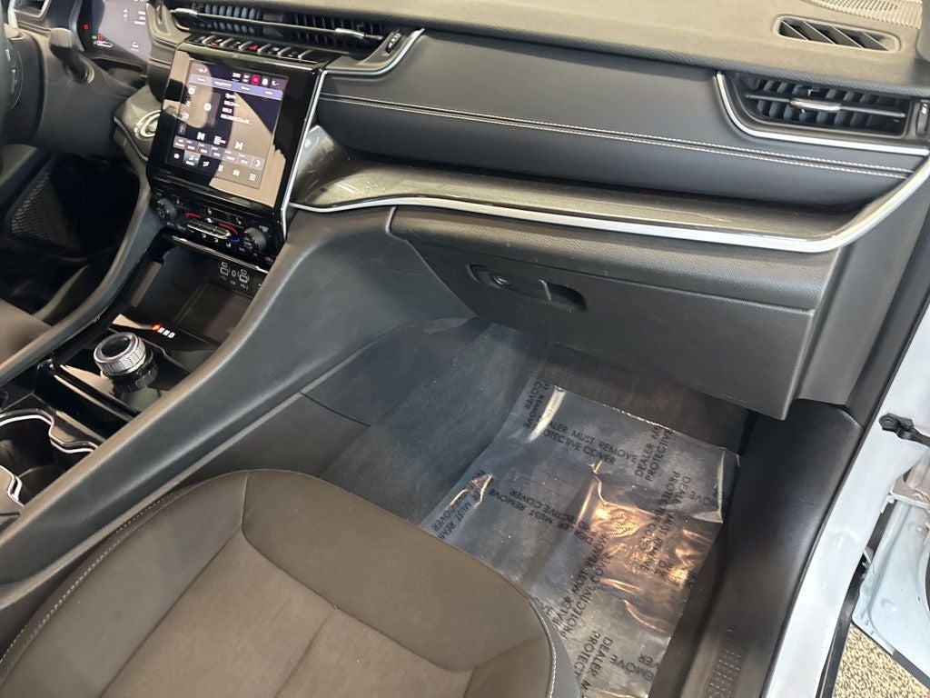 2023 Jeep Grand Cherokee L Laredo 4x4