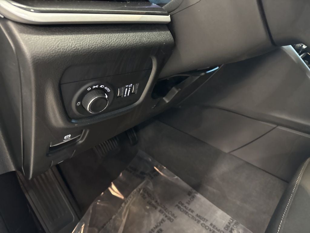 2023 Jeep Grand Cherokee L Laredo 4x4