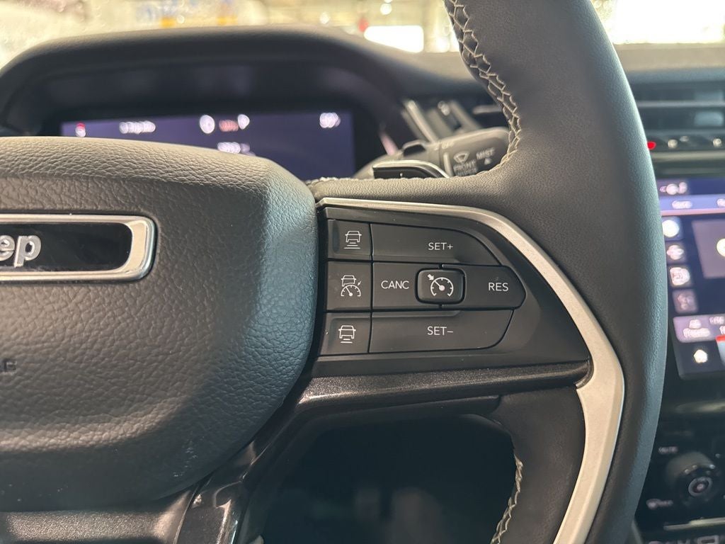 2023 Jeep Grand Cherokee L Laredo 4x4