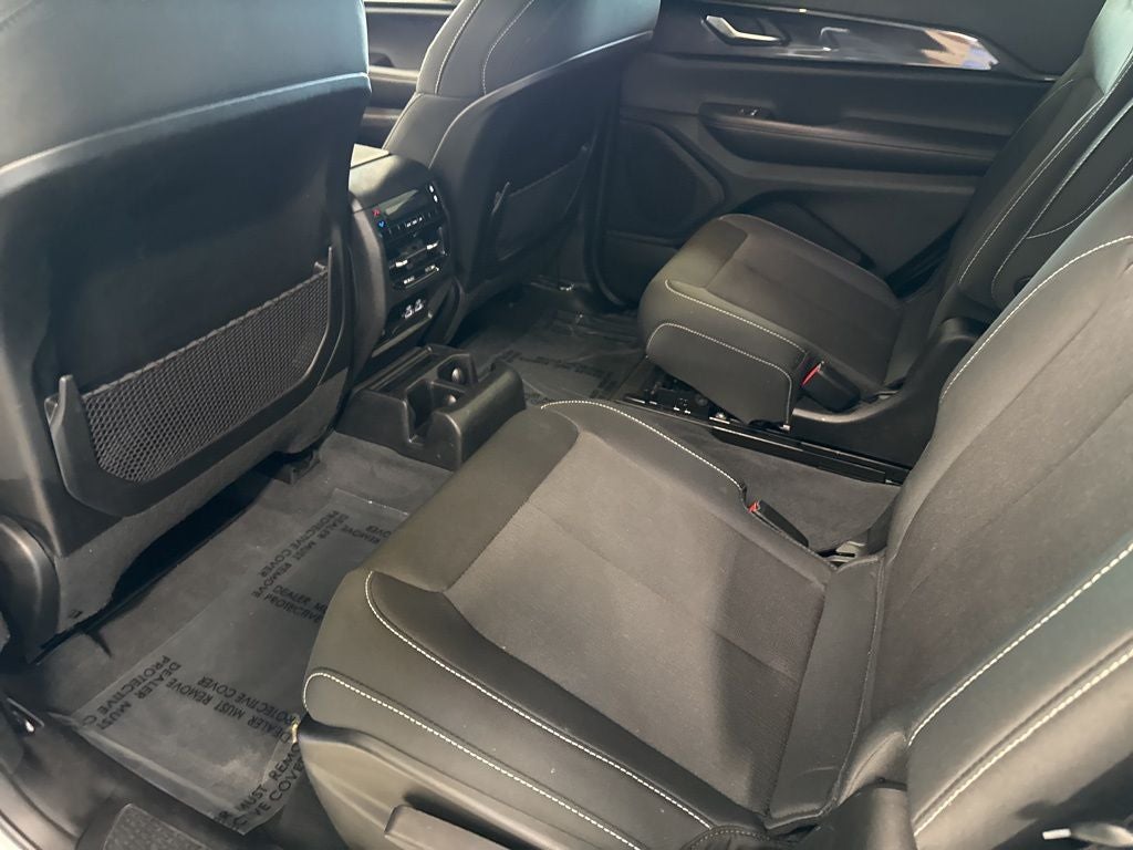 2023 Jeep Grand Cherokee L Laredo 4x4