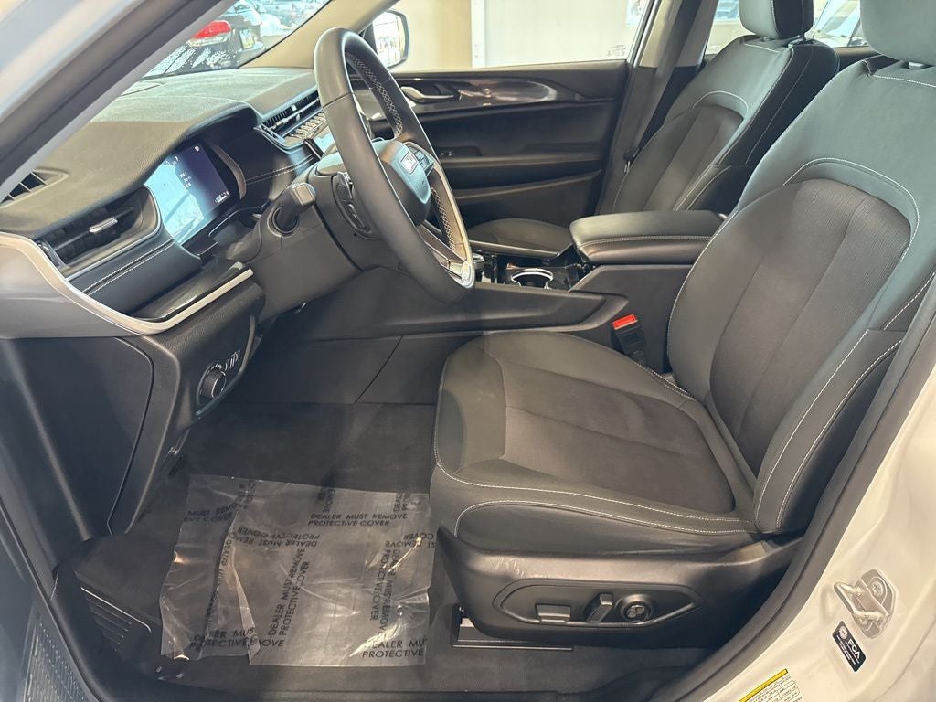 2023 Jeep Grand Cherokee L Laredo 4x4