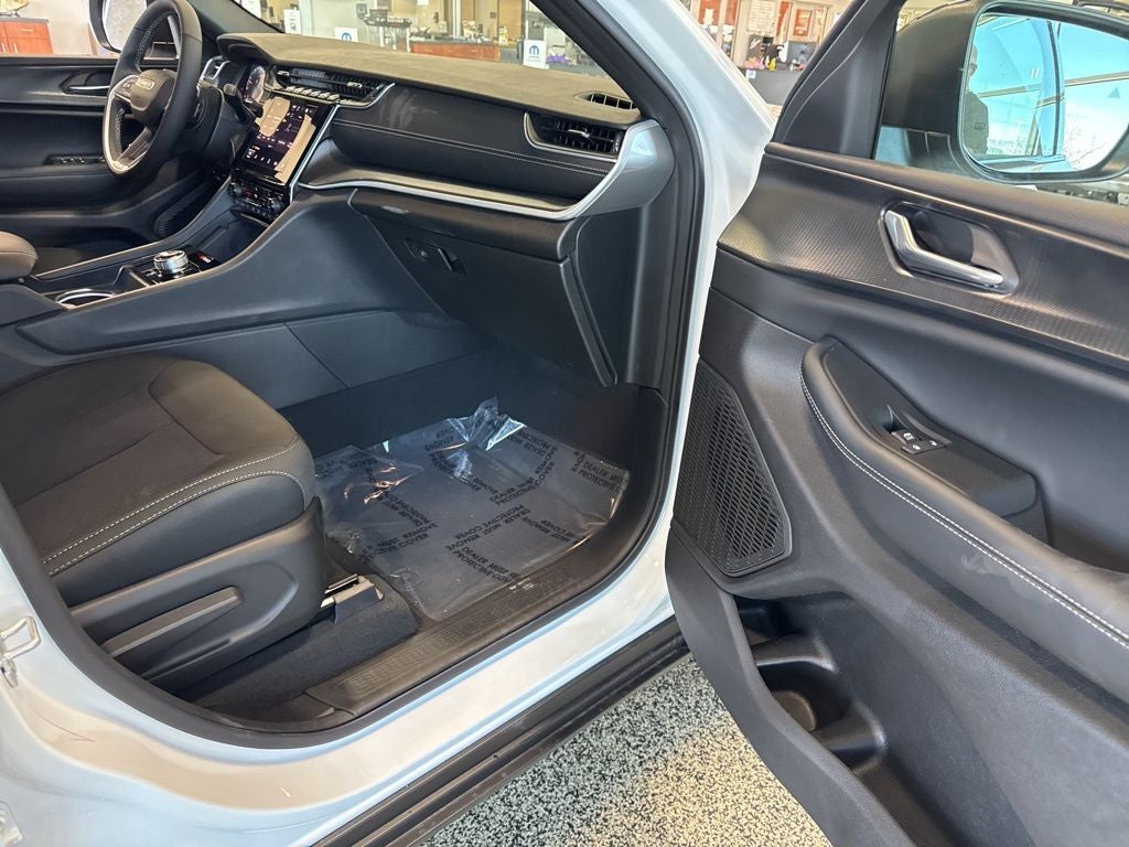 2026 Jeep Grand Cherokee GRAND CHEROKEE L LAREDO X 4X4