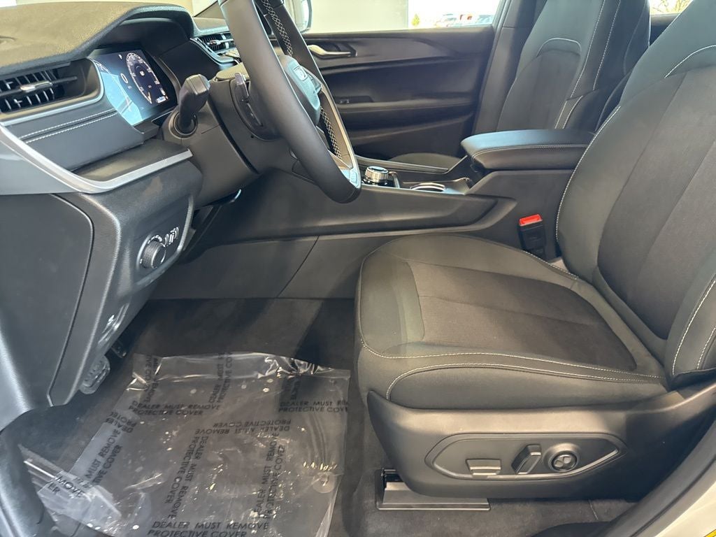 2026 Jeep Grand Cherokee GRAND CHEROKEE L LAREDO X 4X4