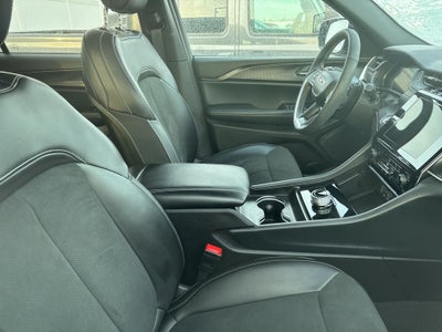 2025 Jeep Grand Cherokee L Altitude 4x4