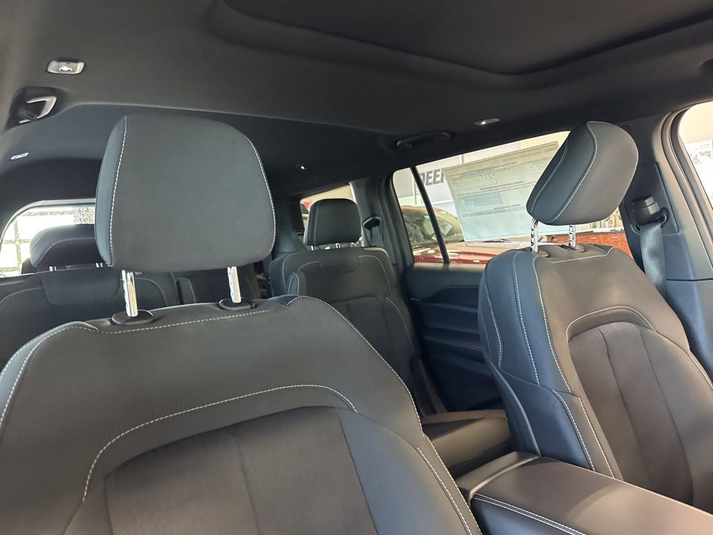 2026 Jeep Grand Cherokee GRAND CHEROKEE L LAREDO X 4X4