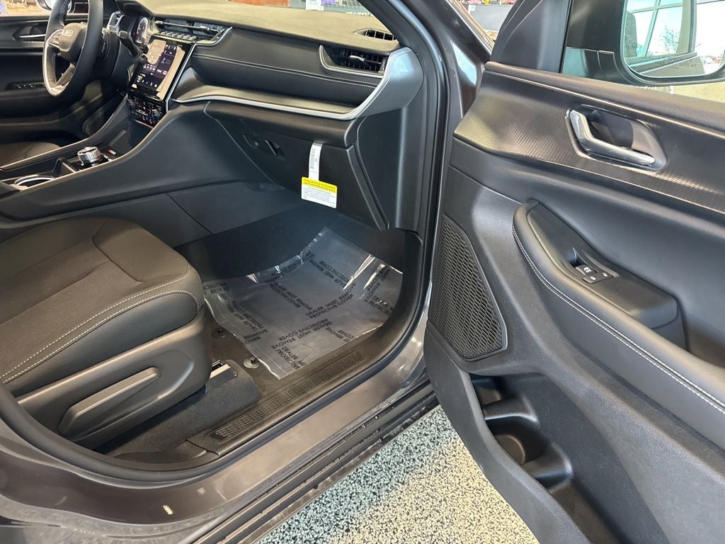 2026 Jeep Grand Cherokee GRAND CHEROKEE L LAREDO X 4X4