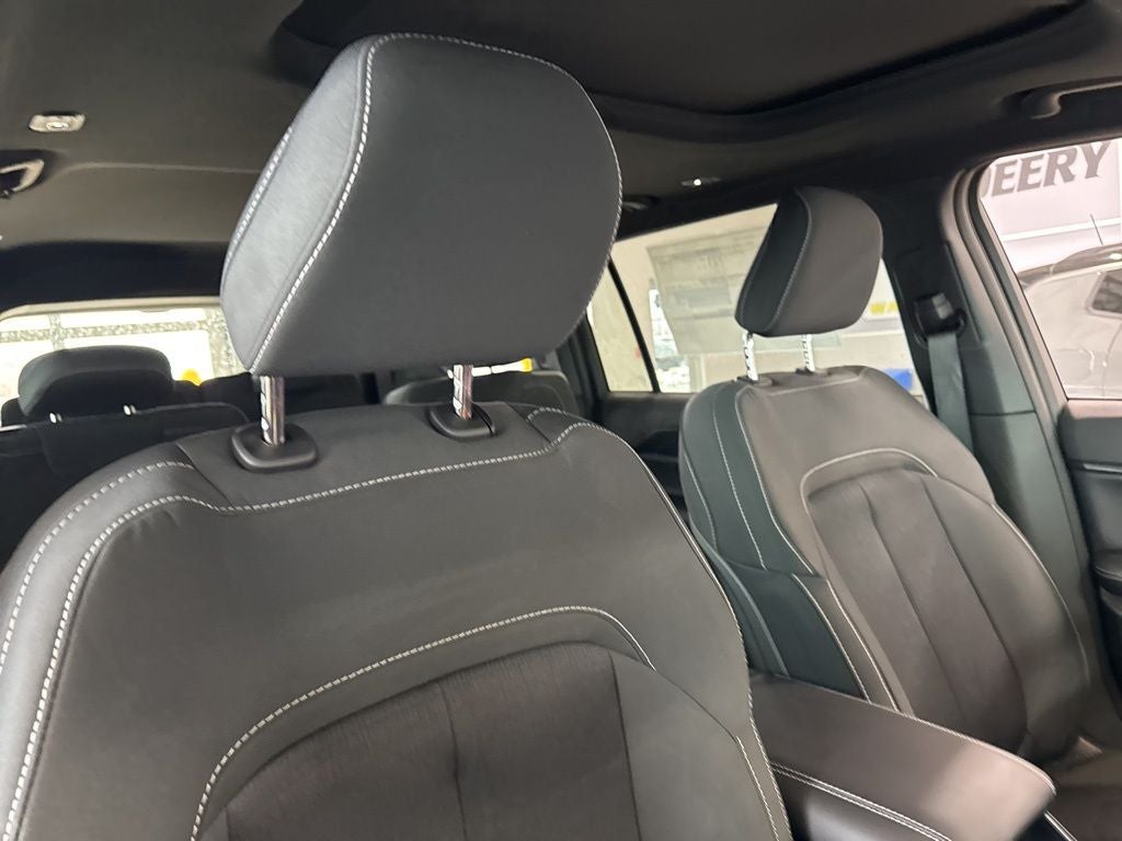 2026 Jeep Grand Cherokee GRAND CHEROKEE L LAREDO X 4X4