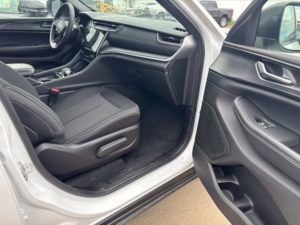 2025 Jeep Grand Cherokee L Laredo X 4x4