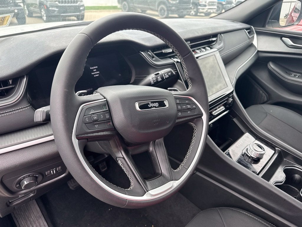 2025 Jeep Grand Cherokee L Laredo X 4x4