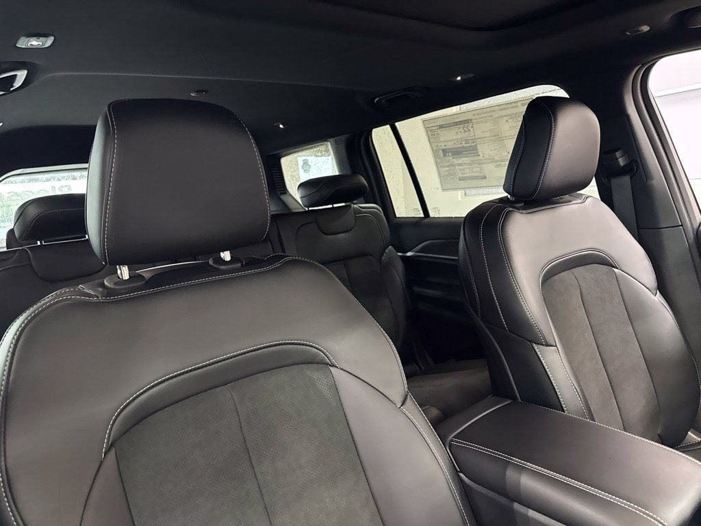 2027 Jeep Grand Cherokee GRAND CHEROKEE L LAREDO ALTITUDE 4X4