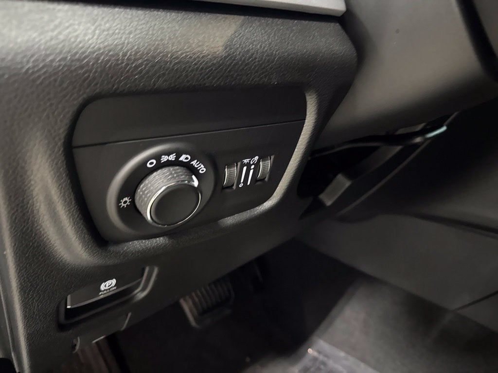 2027 Jeep Grand Cherokee GRAND CHEROKEE L LAREDO ALTITUDE 4X4