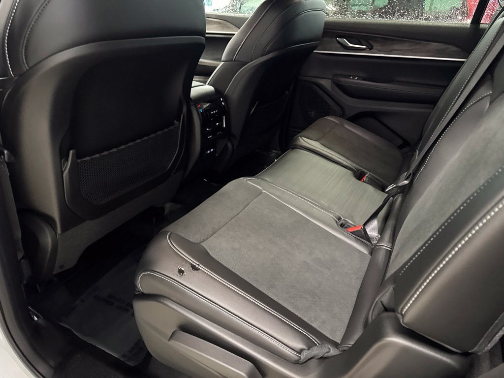 2027 Jeep Grand Cherokee GRAND CHEROKEE L LAREDO ALTITUDE 4X4