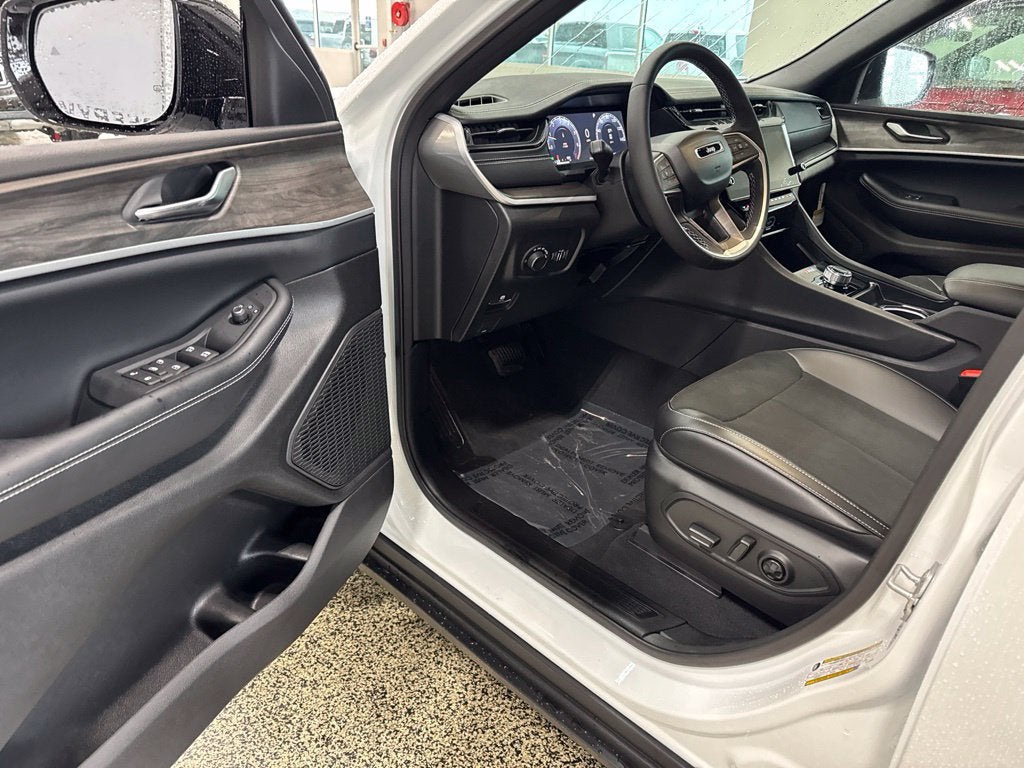 2027 Jeep Grand Cherokee GRAND CHEROKEE L LAREDO ALTITUDE 4X4