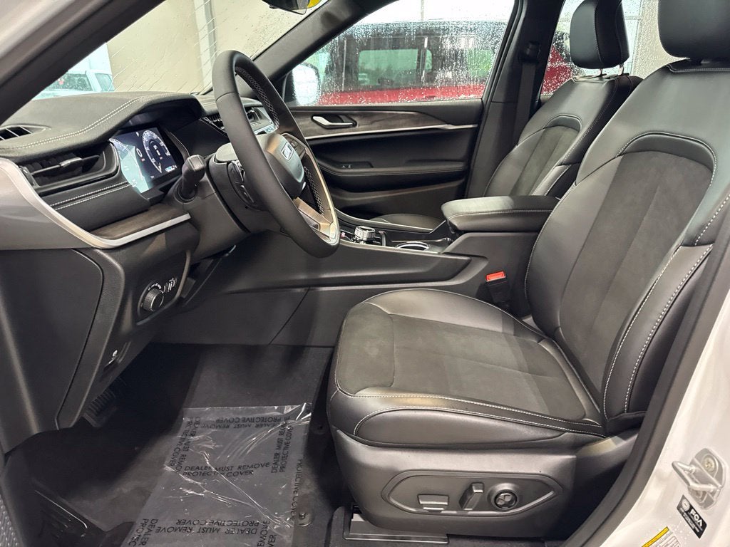 2027 Jeep Grand Cherokee GRAND CHEROKEE L LAREDO ALTITUDE 4X4