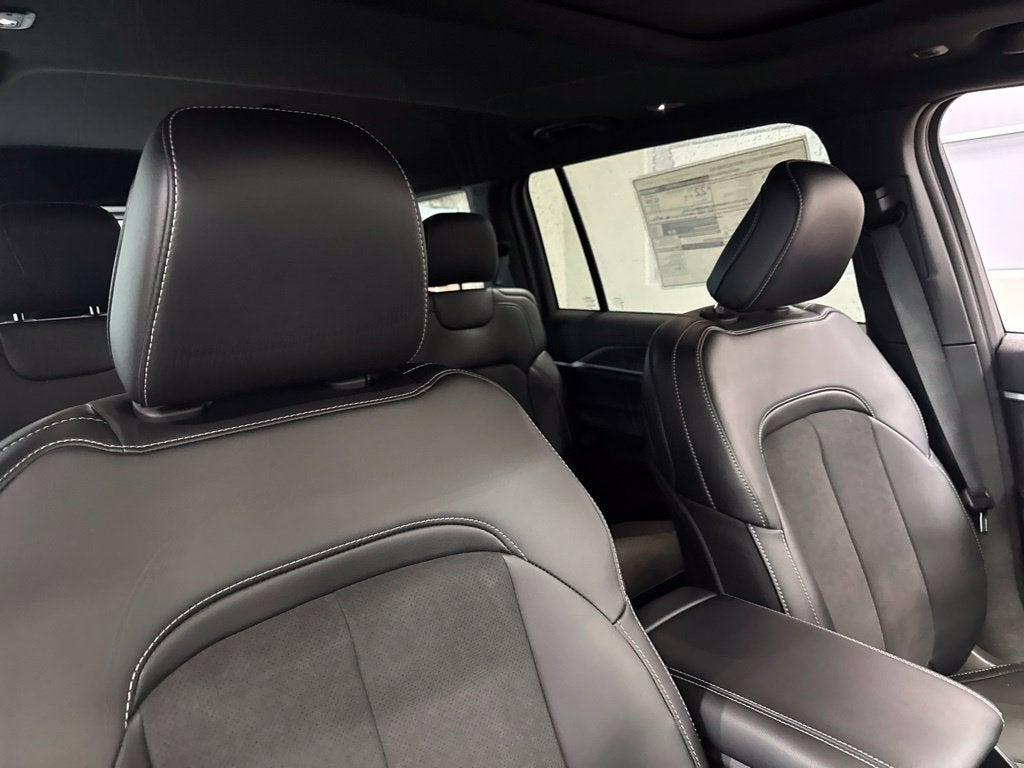2027 Jeep Grand Cherokee GRAND CHEROKEE L LAREDO ALTITUDE 4X4