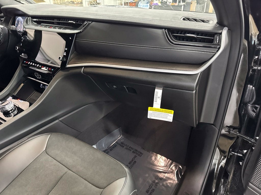 2027 Jeep Grand Cherokee GRAND CHEROKEE L LAREDO ALTITUDE 4X4
