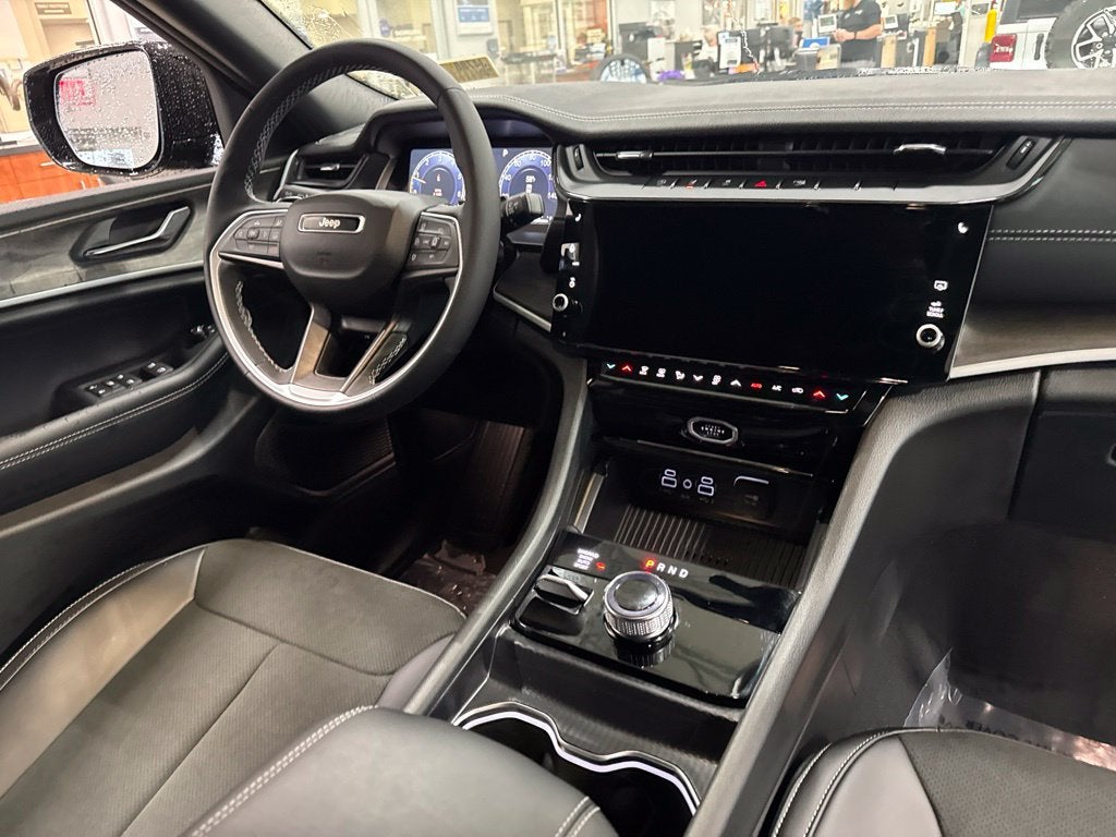 2027 Jeep Grand Cherokee GRAND CHEROKEE L LAREDO ALTITUDE 4X4