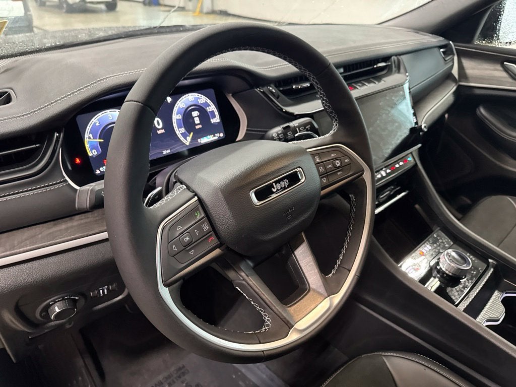 2027 Jeep Grand Cherokee GRAND CHEROKEE L LAREDO ALTITUDE 4X4