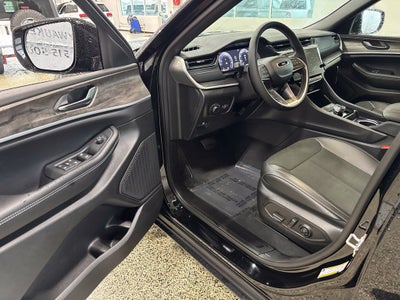 2027 Jeep Grand Cherokee GRAND CHEROKEE L LAREDO ALTITUDE 4X4