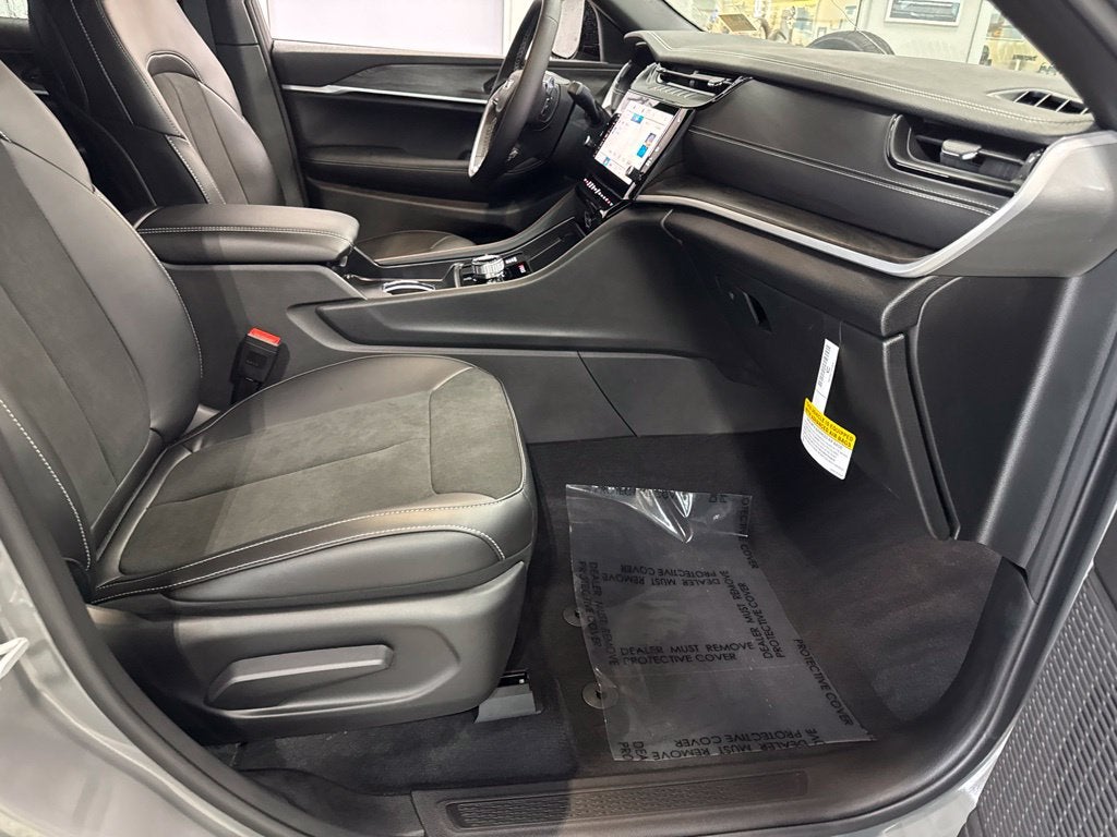 2027 Jeep Grand Cherokee GRAND CHEROKEE L LAREDO ALTITUDE 4X4
