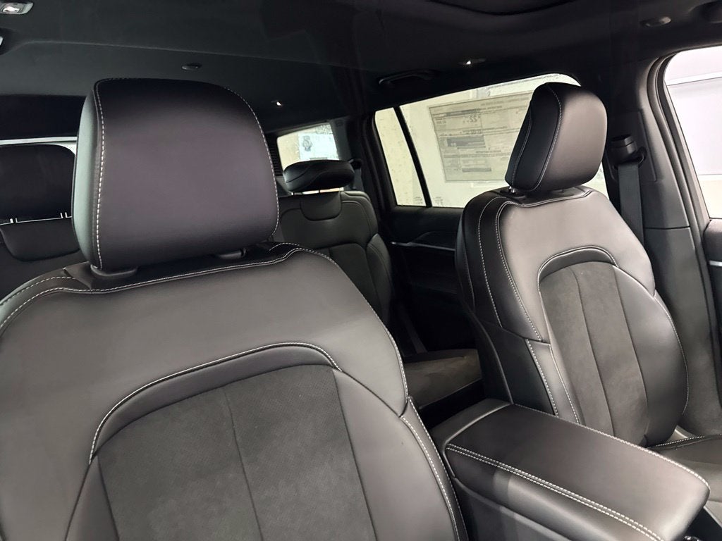 2027 Jeep Grand Cherokee GRAND CHEROKEE L LAREDO ALTITUDE 4X4