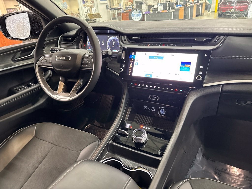 2027 Jeep Grand Cherokee GRAND CHEROKEE L LAREDO ALTITUDE 4X4