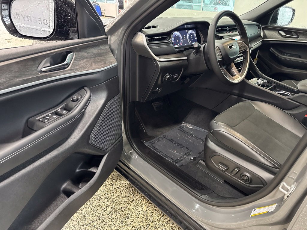 2027 Jeep Grand Cherokee GRAND CHEROKEE L LAREDO ALTITUDE 4X4