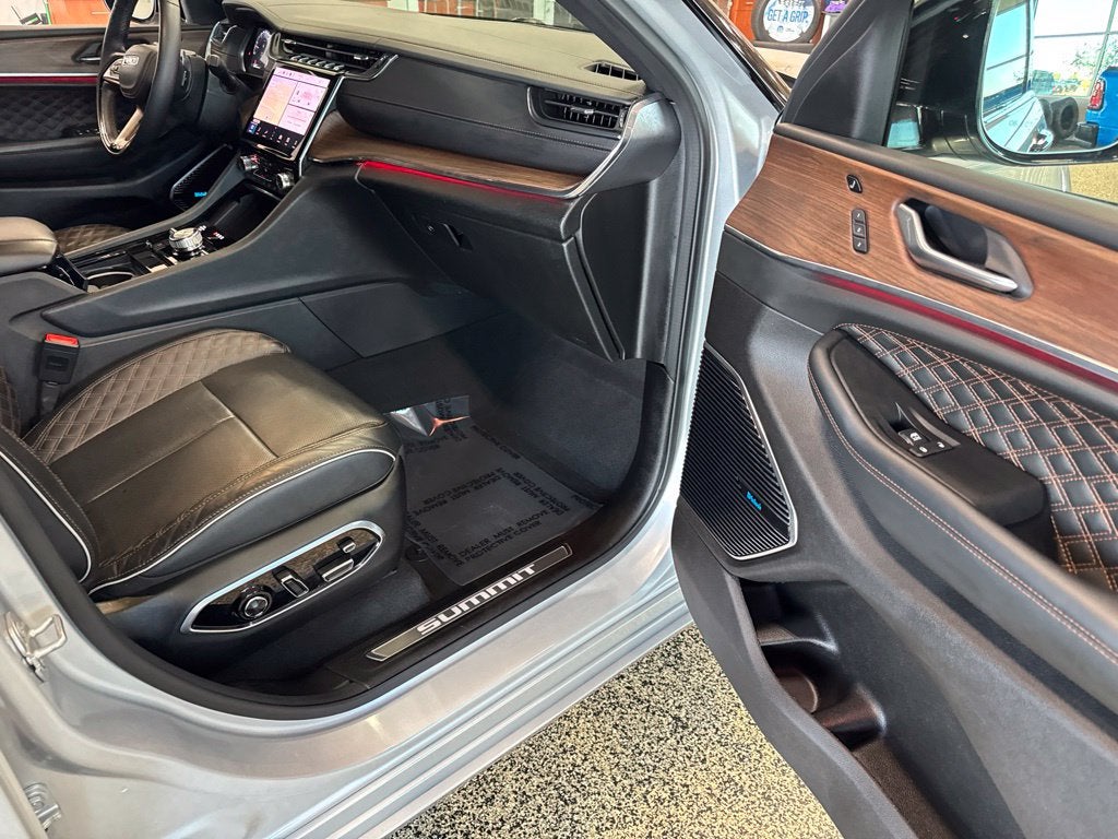 2025 Jeep Grand Cherokee L Summit 4x4
