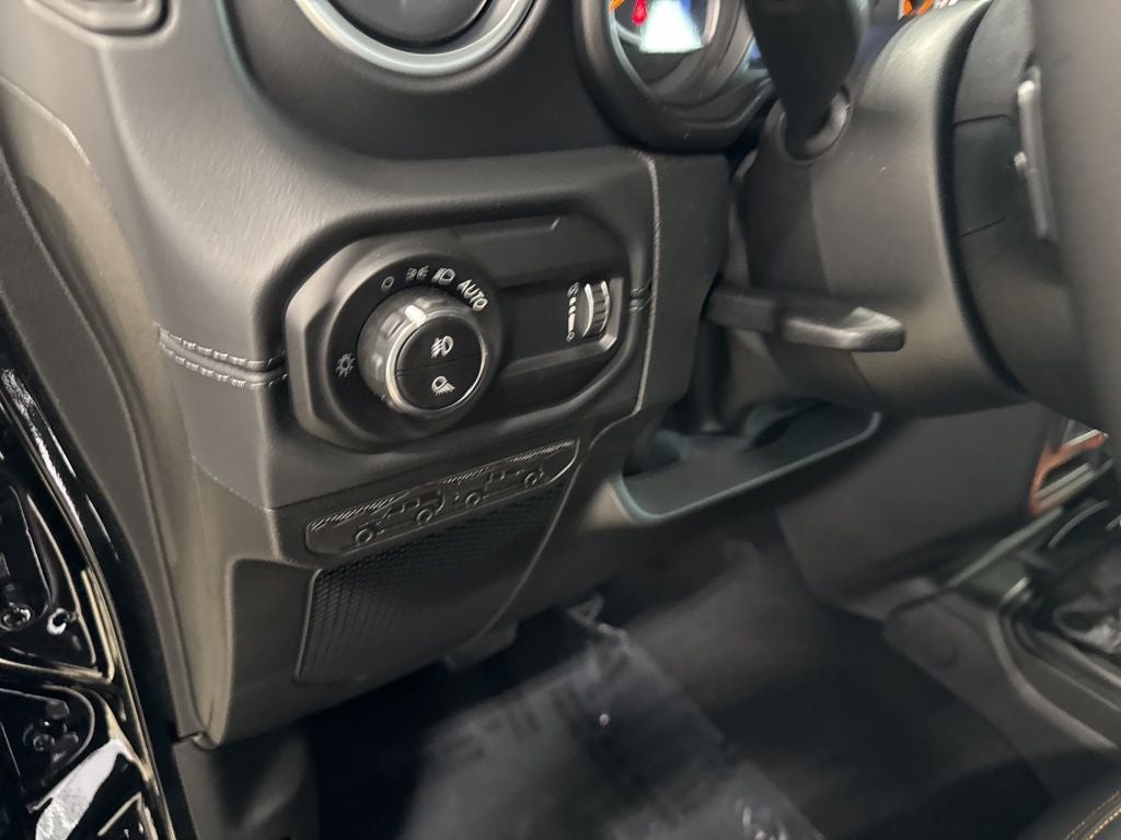 2026 Jeep Gladiator GLADIATOR SAHARA 4X4