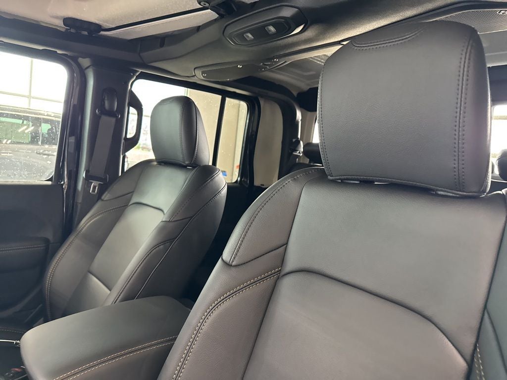 2026 Jeep Gladiator GLADIATOR SAHARA 4X4