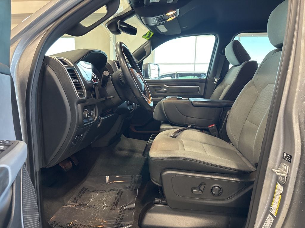 2022 RAM 1500 Big Horn Crew Cab 4x4 5'7' Box