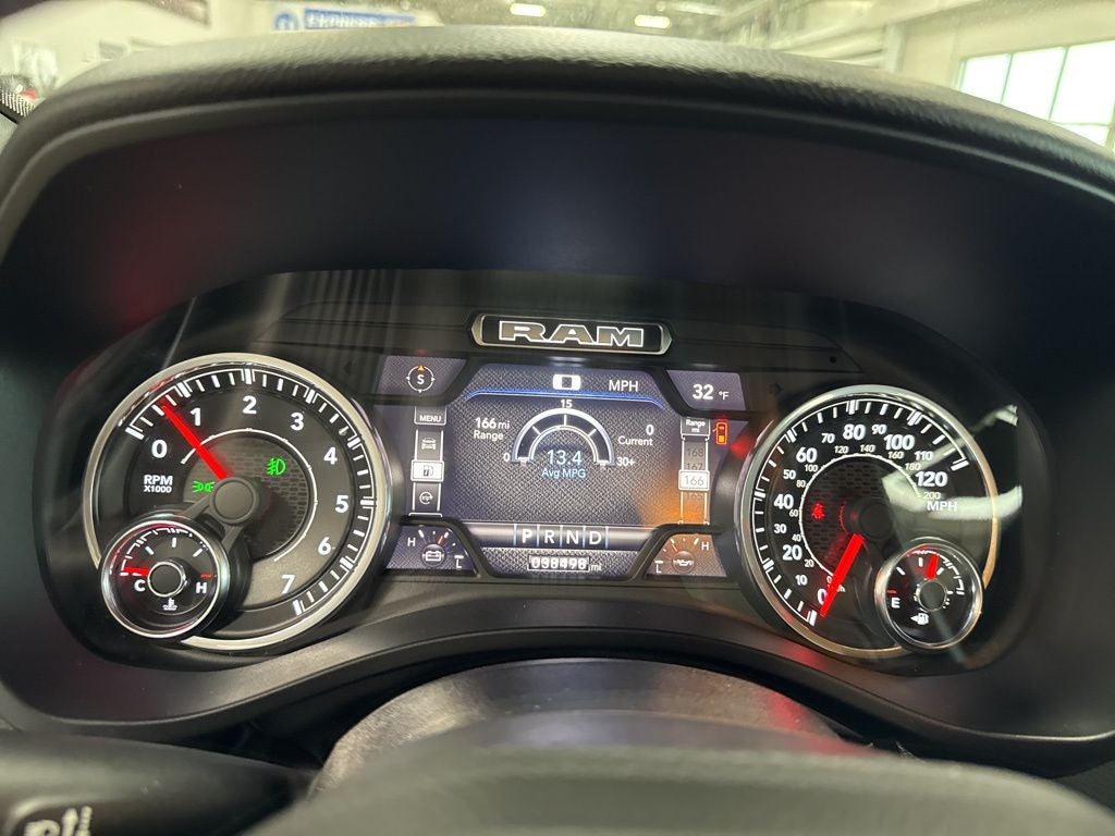 2022 RAM 1500 Big Horn Crew Cab 4x4 5'7' Box