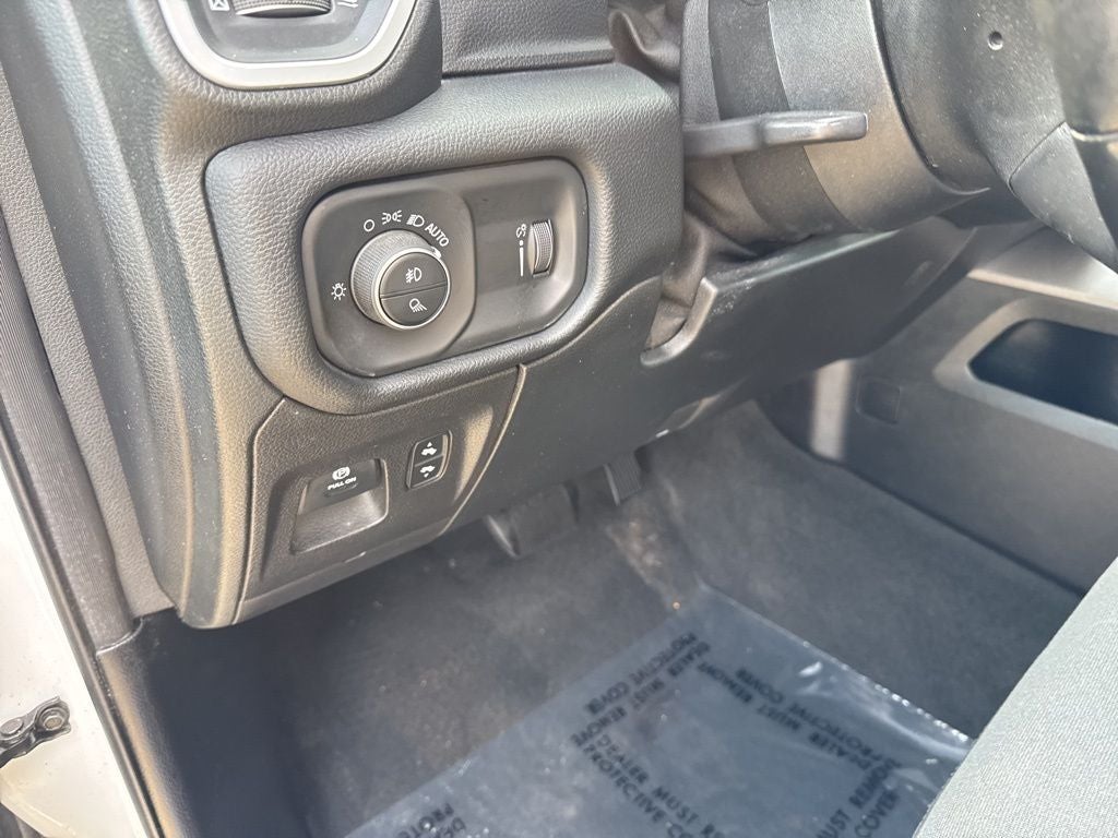 2020 RAM 1500 Big Horn Quad Cab 4x4 6'4' Box
