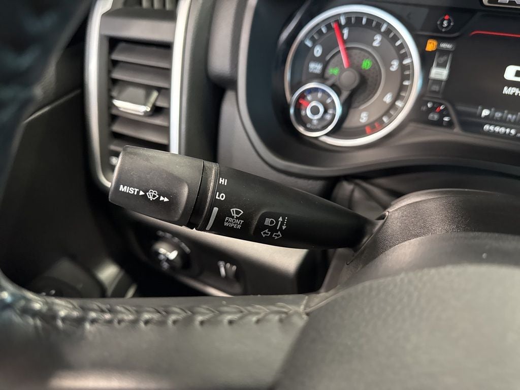 2022 RAM 1500 Big Horn Crew Cab 4x4 5'7' Box