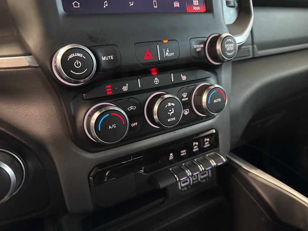 2022 RAM 1500 Big Horn Crew Cab 4x4 5'7' Box