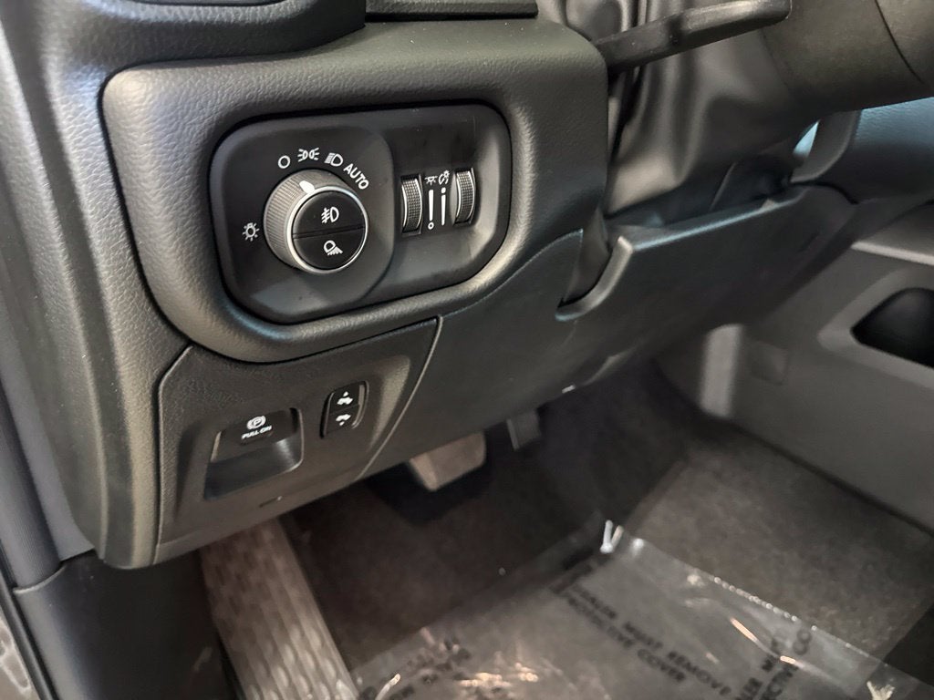 2027 RAM Ram 1500 RAM 1500 BIG HORN CREW CAB 4X4 5'7' BOX