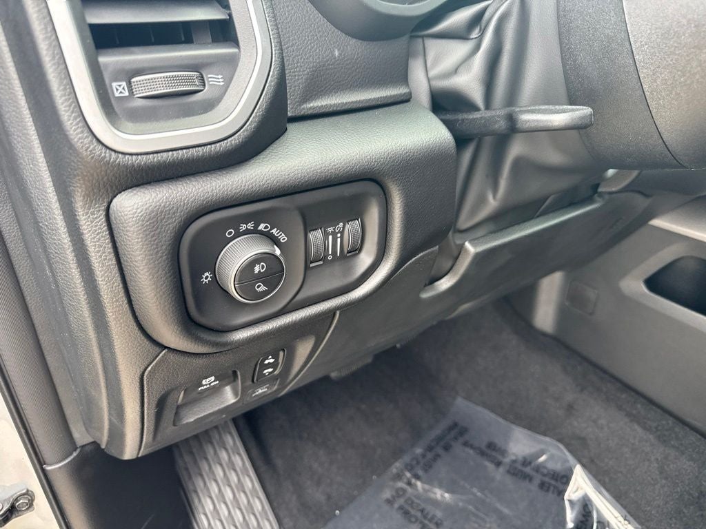 2027 RAM Ram 1500 RAM 1500 BIG HORN CREW CAB 4X4 5'7' BOX