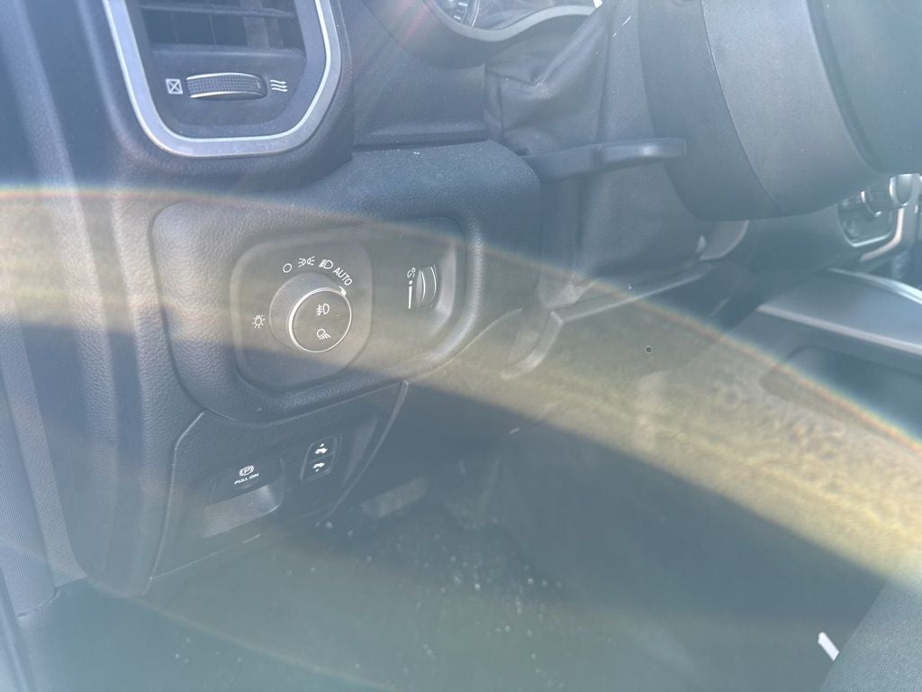 2020 RAM 1500 Big Horn Crew Cab 4x4 5'7' Box