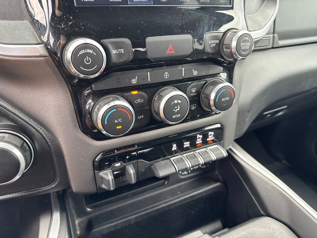 2022 RAM 1500 Big Horn Crew Cab 4x4 5'7' Box