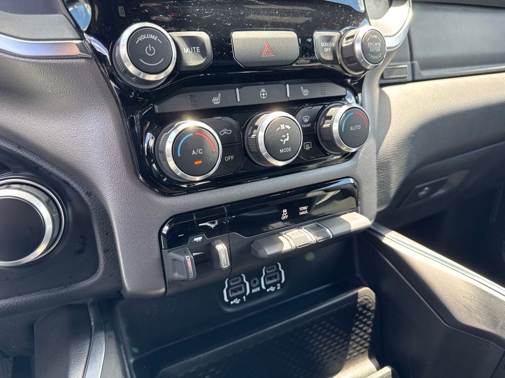 2024 RAM 1500 Big Horn Crew Cab 4x4 5'7' Box