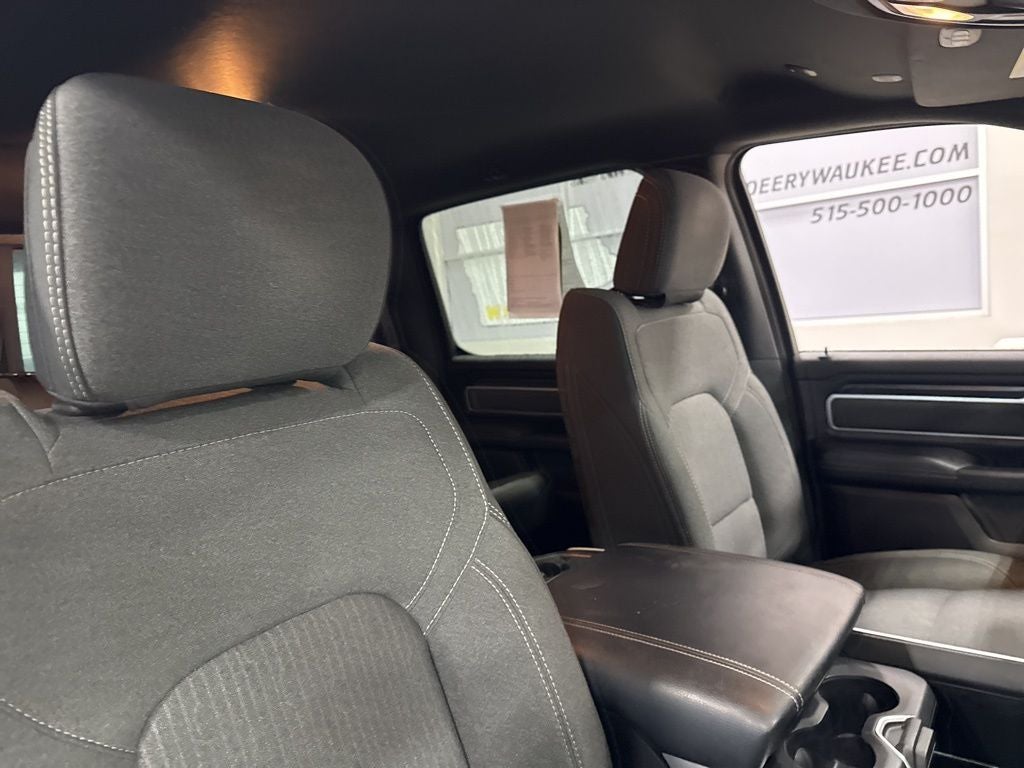 2020 RAM 1500 Big Horn Crew Cab 4x4 5'7' Box