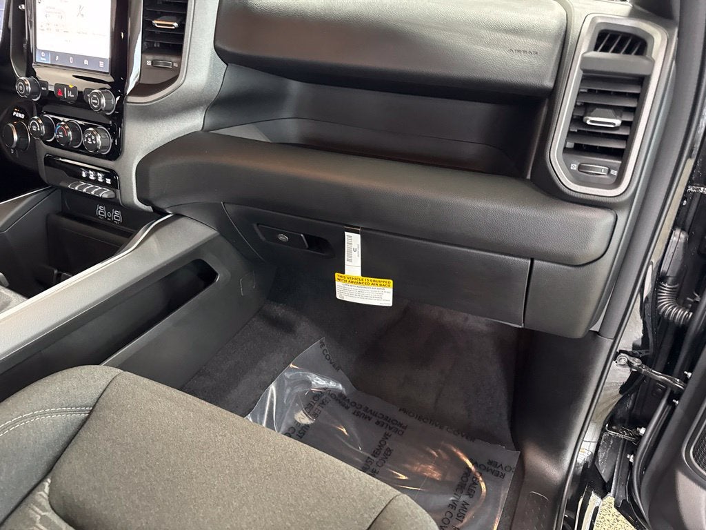 2027 RAM Ram 1500 RAM 1500 EXPRESS CREW CAB 4X4 5'7' BOX