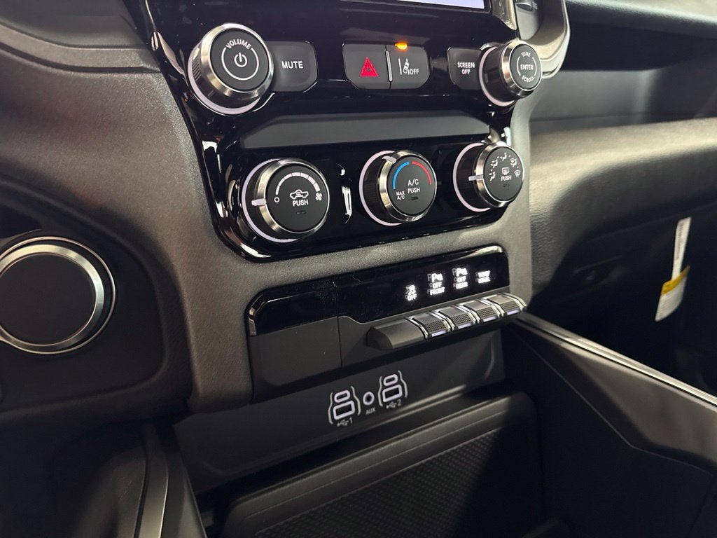 2027 RAM Ram 1500 RAM 1500 EXPRESS CREW CAB 4X4 5'7' BOX